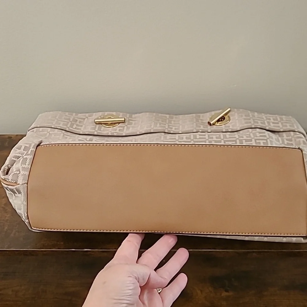 Tommy Hilfiger Cream and Tan Shoulder Bag with Gold Hardware